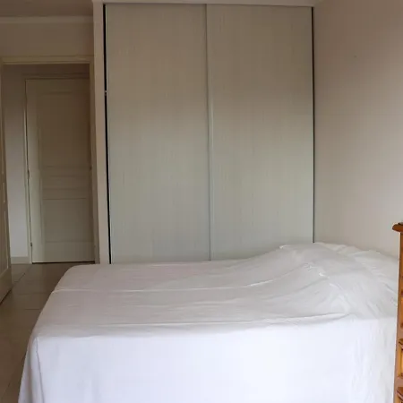 Climatisé Avec 2 Chambres, Terrasse Et Garage à - Fr-1-100-218 *