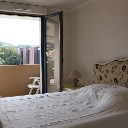 Climatisé Avec 2 Chambres, Terrasse Et Garage à - Fr-1-100-218